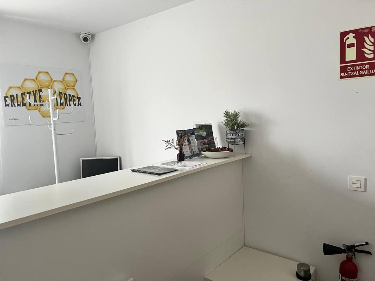 Erletxe Aterpea Hostel Lezo Kültér fotó